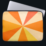 Poppa strålar för den moderna 60-tal för konst laptop fodral<br><div class="desc">Denna höft,  den retro konstdesignen för popet 60s-inspired har psychedelic orange strålar/sunbursts som skjuter ut i ett geometriskt mönster. Denna funky,  minimalisten,  ultra-mod design har tolv strålar i varierande skuggar av orangen. Den är groovy,  bebis.</div>