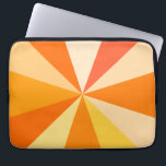 Poppa strålar för den moderna 60-tal för konst laptop fodral<br><div class="desc">Denna höft,  den retro konstdesignen för popet 60s-inspired har psychedelic orange strålar/sunbursts som skjuter ut i ett geometriskt mönster. Denna funky,  minimalisten,  ultra-mod design har tolv strålar i varierande skuggar av orangen. Den är groovy,  bebis.</div>