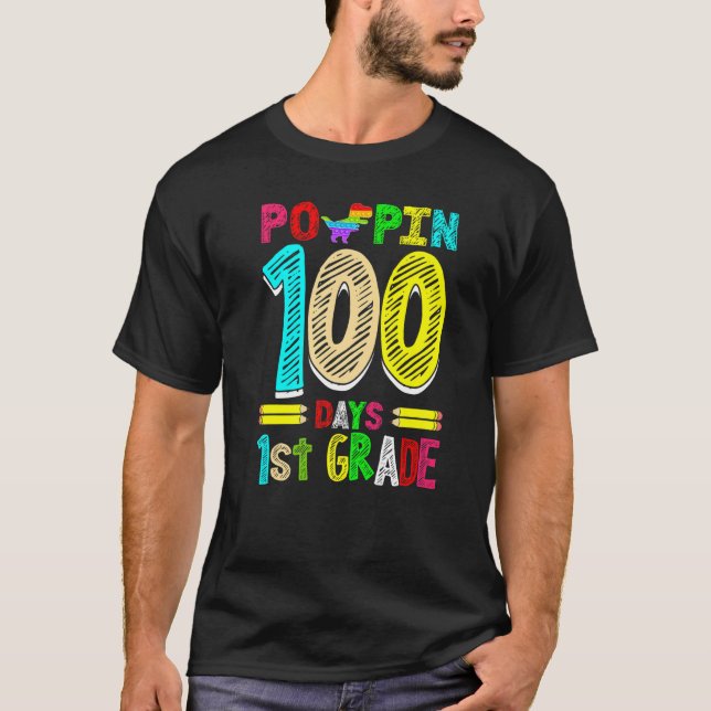 Poppin 100 Days 1st Grade Dinosaur Primary School  T Shirt (Framsida)
