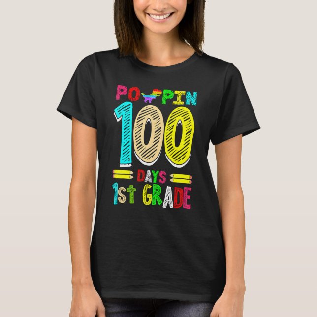 Poppin 100 Days 1st Grade Dinosaur Primary School  T Shirt (Framsida)