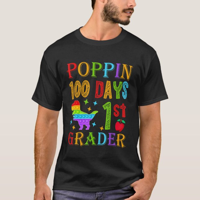 Poppin 100 Days 1st Grader Primary School Dino T-R T Shirt (Framsida)