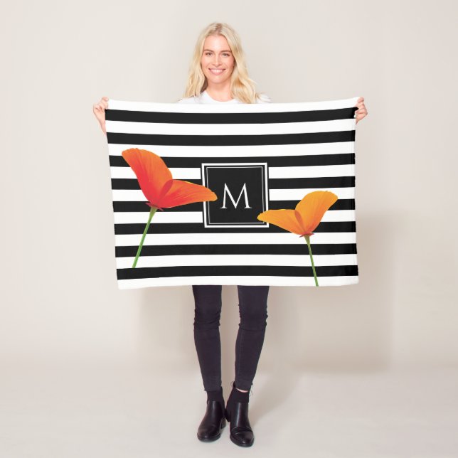 Poppy Chic Black Rand Monogram Fleecefilt (På plats)