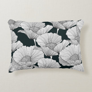 Poppy Flower, Black White Line. Prydnadskudde