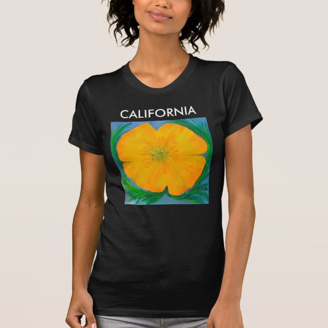 POPPY FRÅN KATHY HOZHONI T-Shirt (Framsida)