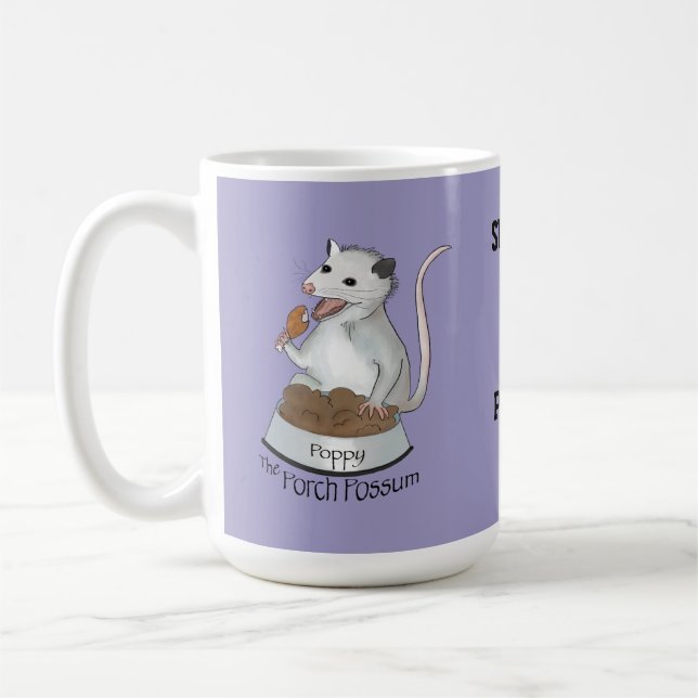 Poppy the Porch Possum Coffee Mugg, Lila Kaffemugg (Vänster)