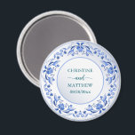 Porcelain Blue Blommigt Wedding Favor Magnet<br><div class="desc">En elegant bröllop-design med blå blommigt,  porslinsliknande design och kalligrafi för elegant som du kan anpassa med dina detaljer.</div>