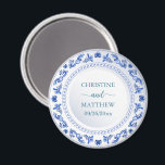 Porcelain Blue Blommigt Wedding Favor Magnet<br><div class="desc">En elegant bröllop-design med blå blommigt,  porslinsliknande design och kalligrafi för elegant som du kan anpassa med dina detaljer.</div>