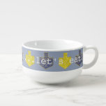 Porcelain Mugg personalize "Pinjul Dreidels"<br><div class="desc">Anpassa dina "Pinjul Dreidels" genom att ändra text. Välj ditt favoritteckensnitt stil, färg, storlek och text. Byt bakgrund mot färg om du vill genom att välja ett annat färg än färg-paletten. Njut! Lycklig Chanukah/Hanukkah! Tack för att du stannade och shoppade förbi. Mycket uppskattat!!!! Stil: Kopp för Soppa: Gör måltiden mer...</div>