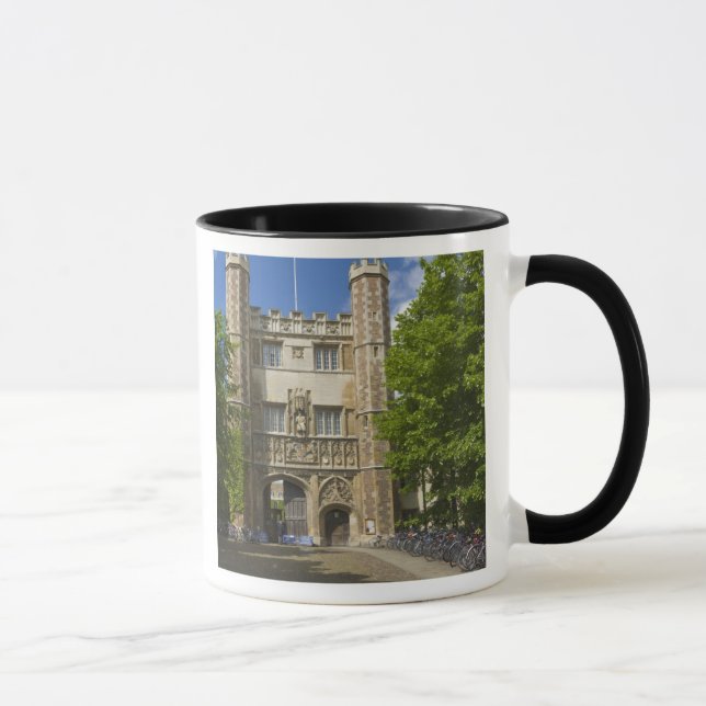 Porten till Trinity College och rader av cyklar, Mugg (Höger)