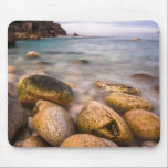 Porth Nanven är en bergsduk, Land's End, Cornwall Musmatta<br><div class="desc">Porth Nanven är en grocky cove nära Land's End,  Cornwall,  Förenade kungariket.</div>