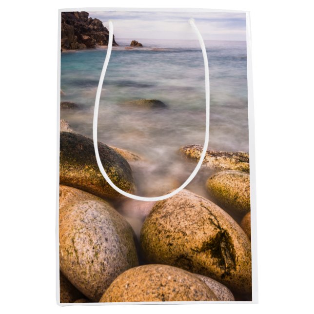 Porth Nanven är en klippig vik nära Land's End (Framsidan)
