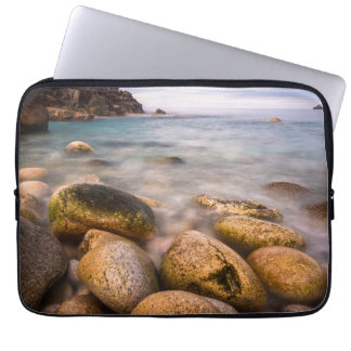 Porth Nanven är en klippig vik nära Land's End Laptop Fodral