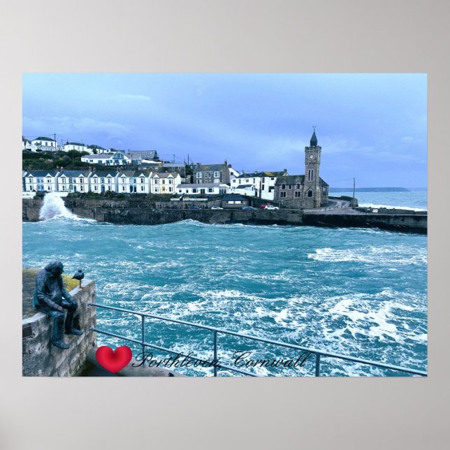 Porthleven ClockTower + Väntande på fiskskulptur Poster (Framsidan)