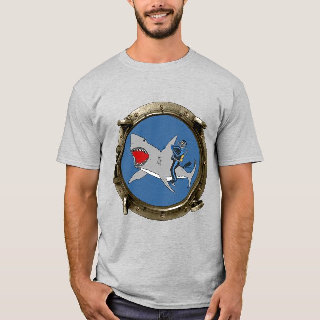 Porthole View a SCUBA Diver Riding a Shark URM T Shirt (Framsida)