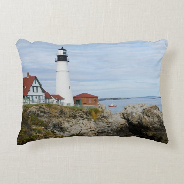 Portland Headlight fyr på klippig strand Prydnadskudde (Framsidan)