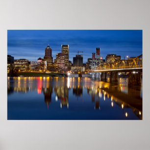 Portland Oregon horisont på blåtttimmeaffischen Poster