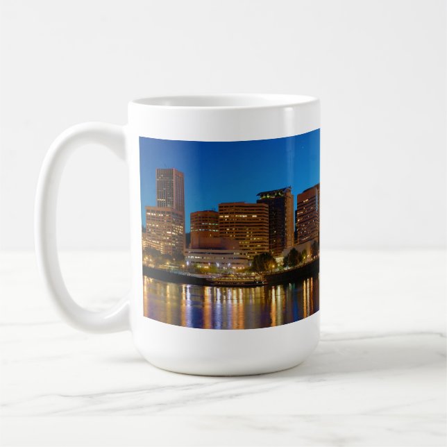 Portland Oregon på nattpanoramat Kaffemugg (Vänster)