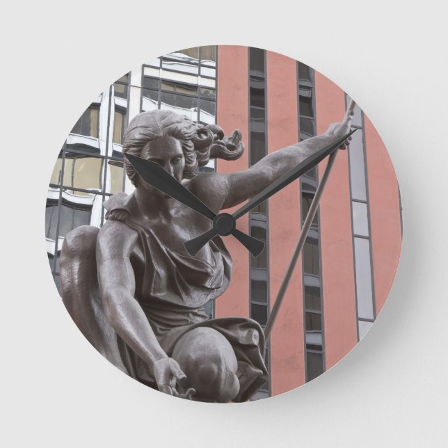 Portlandia statue, Portland, Oregon Rund Klocka (Framsida)