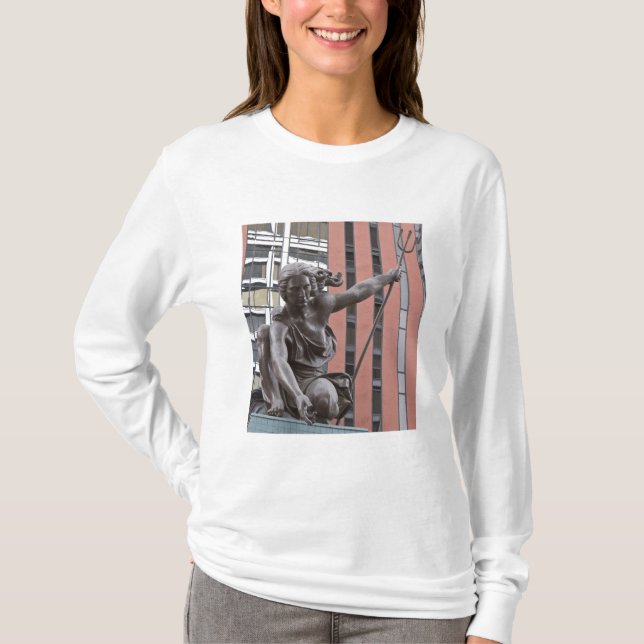 Portlandia statue, Portland, Oregon T-shirt (Framsida)