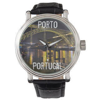 Porto - Portugal. Nattscen nära Douro River Wat Armbandsur