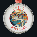 Porto Portugal Retro Distress Circle Julgransprydnad Metall<br><div class="desc">Passningsdesign för portoretro-vektor. Porto är en kuststad i nordvästra Portugal som är känd för sin statliga broar och för produktionen av vin i hamn.</div>