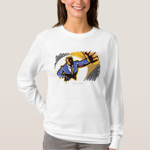 Porträtt av barnmanvisningen tumm upp t-shirt