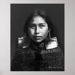 Porträtt av en Tsawatenok-flicka - 1914 Poster