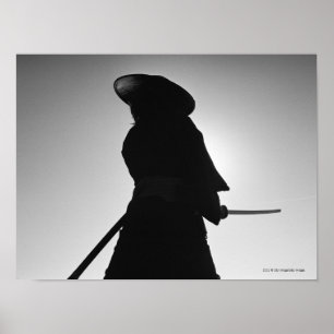 Porträtt av ett Samuraikrigareinnehav ett svärd Poster