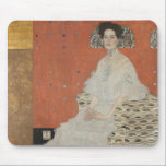 Porträtt av Fritza Riedler av Gustav Klimt Musmatta<br><div class="desc">Porträtt av Fritza Riedler (1906) av Gustav Klimt är en vintage-symbolism-målning från den viktorianska eran. Fritza Riedler sitter i en fåtölj dekorerad med ögonformade motiv i guld och silver. De gyllene och silverfärgade rutorna upprepas på bakgrundsväggen. Om konstnären: Gustav Klimt (1862-1918) var en österrikisk symbolistisk målare och en av de...</div>