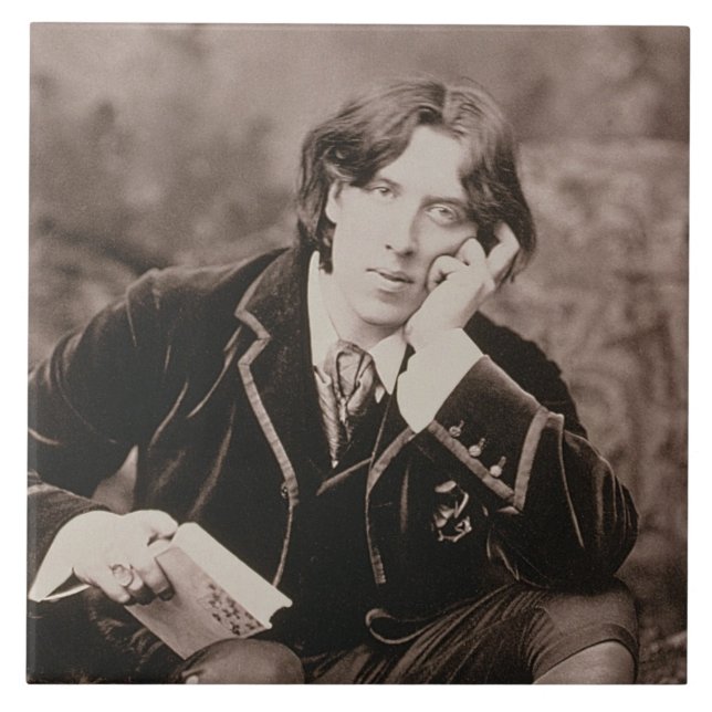Porträtt av Oscar Wilde (1854-1900), 1882 Kakelplatta (Framsidan)