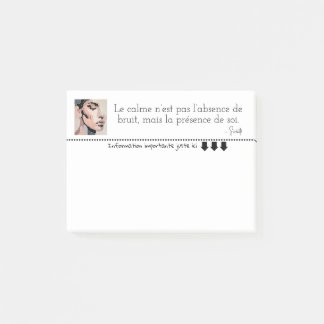 Porträtt féminin pixelisé apaisant post-it block