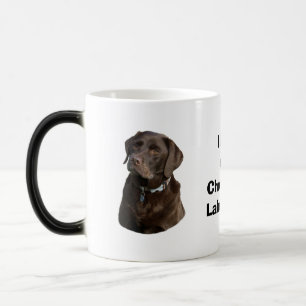 Porträtt för foto för chokladLabrador hund Magisk Mugg