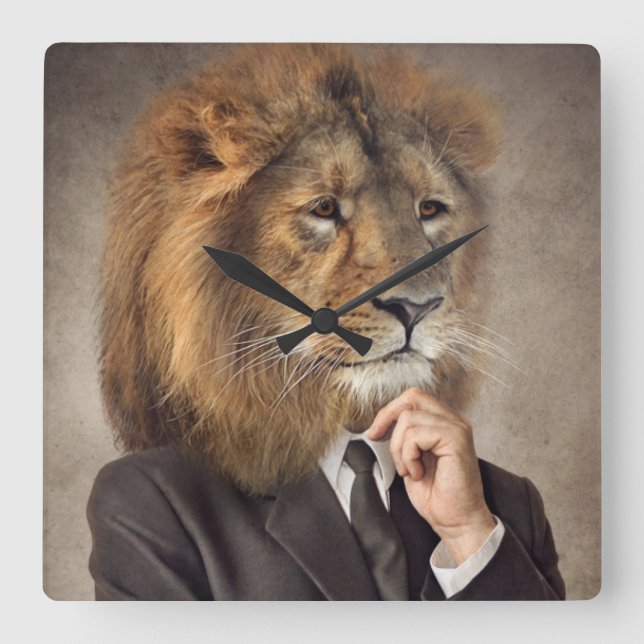 PORTRÄTT i A LEJON Fyrkantig Klocka (Framsida)