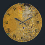 Porträtt i Adele Bloch-Bauer I av Gustav Klimt Stor Klocka<br><div class="desc">Porträtt i Adele Bloch-Bauer I (1903-1907) av Gustav Klimt är en vintage av Viktorian Era Symbolism bra art porträtt. Porträtt i Adele Bloch-Bauer I kallas också Dam i Guld eller i Guld. I porträtt visas Adele Bloch-Bauer sitta på en guldstol framför en guldstjärnbakgrund. Hon bär en smyckad oker och en...</div>