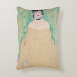 Porträtt i Amalie Zuckerkandl av Gustav Klimt Prydnadskudde<br><div class="desc">Ofärdigt Porträtt i Amalie Zuckerkandl (1917) av Gustav Klimt är en vintage av Viktorian Era Symbolism bra art porträtt, där en kvinna som sitter med sin arm vikta mot henne och henne från skuldran till golv. Konstkritiker förutspår att detta biet skulle ha införlivat Klimts klassiska guld löv-teknik. I teckningen ingår...</div>