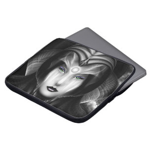 Porträtt i Cyiria Midnight Laptop sleeve