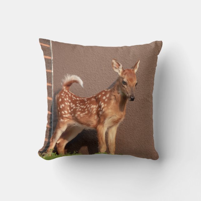 Porträtt i en Fawn (vit-skräddarsydd hjort) Kudde (Framsida)