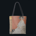Porträtt i Fritza Riedler av Gustav Klimt Tygkasse<br><div class="desc">Porträtt i Fritza Riedler (1906) av Gustav Klimt är en vintage av bran Victorian Era Symbolism art porträtt. Fritza Riedler sitter i en pansarstol som är dekorerad med motiv som är formade av guld och silver. Kvadraterna guld och silver upprepas över bakgrundsväggen. Om konstnären: Gustav Klimt (1862-1918) var en österrikisk...</div>