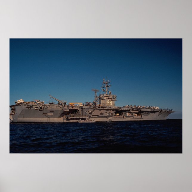 Porträtt i "USS Nimitz", ett kärnkraftsdrivet före Poster (Framsidan)