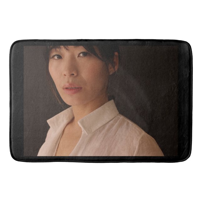 Porträtt i Young Dam Badrumsmatta (Framsidan)