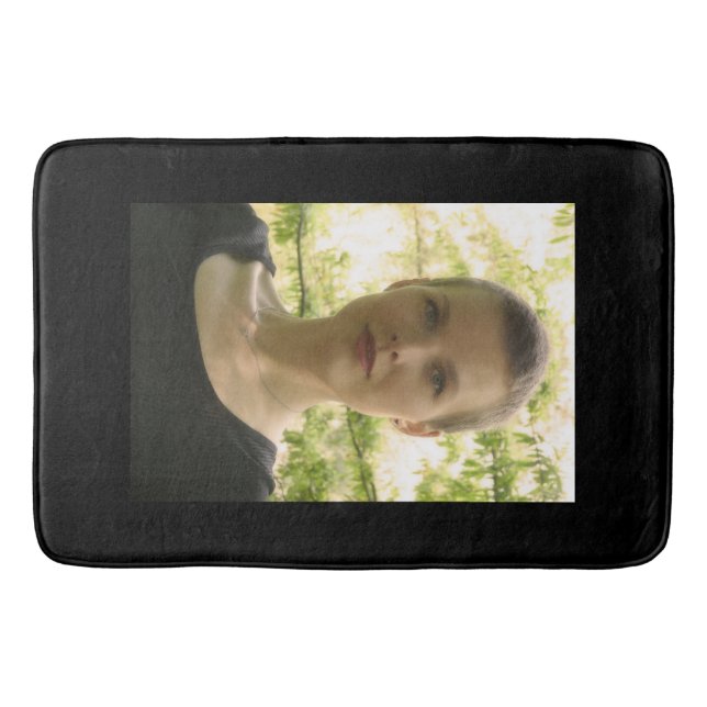 Porträtt i Young Dam Badrumsmatta (Framsidan)