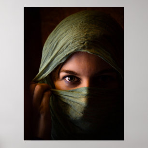 Porträtt om en kvinna, Grönt Scarf, Mode Poster