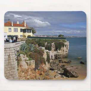 Portugal, Cascais. Praia da Rainha, en strand i 2 Musmatta