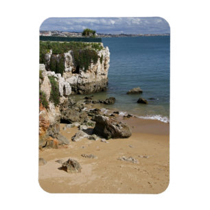 Portugal, Cascais. Praia da Rainha, en strand i Magnet