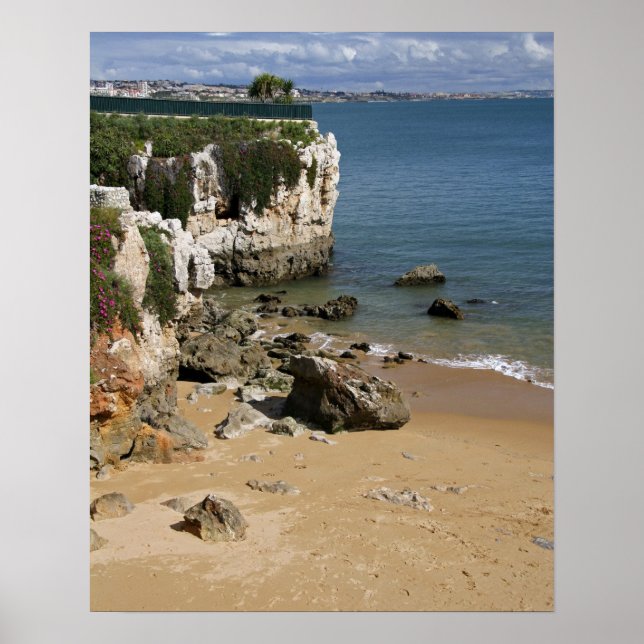 Portugal, Cascais. Praia da Rainha, en strand i Poster (Framsidan)