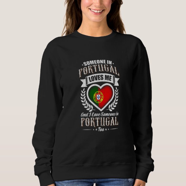 Portugal Heart Flag Someone in Portugal Loves Me T Shirt (Framsida)