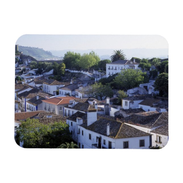 Portugal, Obidos. Förhöjd vy över vitkalkade Magnet (Horisontell)