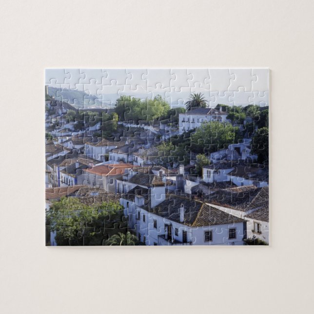 Portugal, Obidos. Förhöjd vy över vitkalkade Pussel (Horisontell)