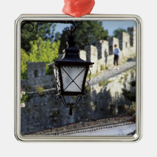 Portugal, Obidos. Järngatlampa och 1400-talet Julgransprydnad Metall
