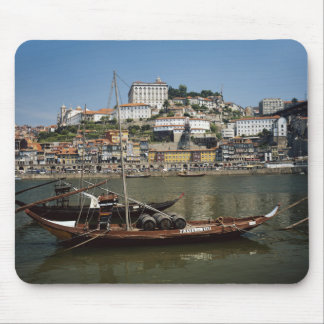 Portugal, Porto, Båt med vintunnor Musmatta